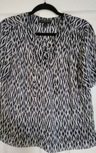 🌵Banana Republic medium blouse.  B